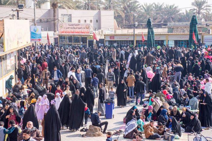 شَهِدَ مزار العلوية السيدة شريفة بنت الإمام الحسن المجتبى (عليهما السلام) توافد الالاف من الزائرين لزيارة العلوية الطاهرة (عليها السلام)