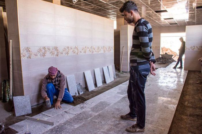 يتواصل العمل في بناية الصحيات الخارجية