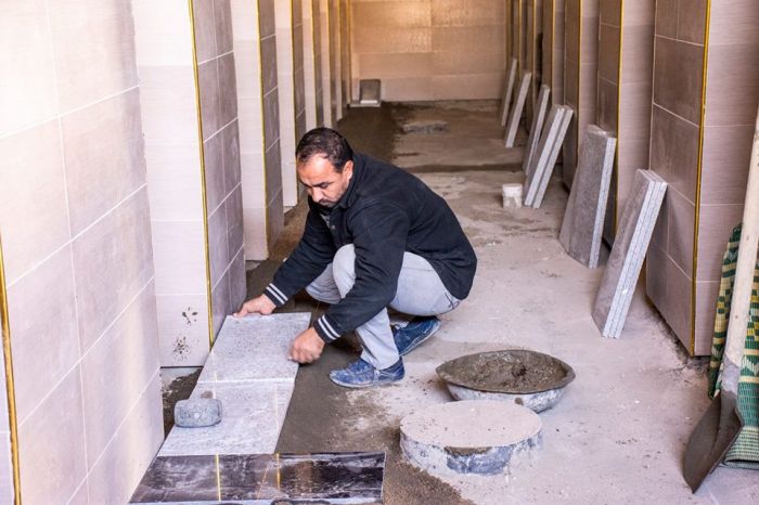 يتواصل العمل في بناية الصحيات الخارجية