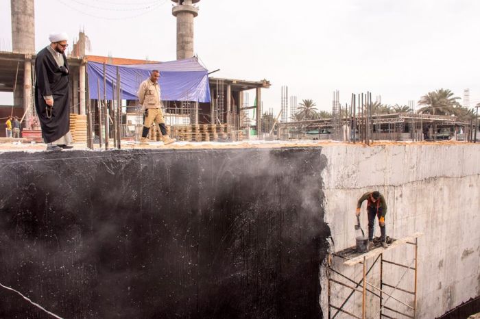 تزفيت جدار سرداب السيدة نرجس خاتون في حرم العلوية الطاهرة السيدة شريفة (سلام الله عليها)