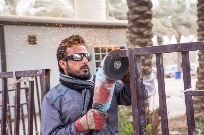 جانب من أعمال شعبة الصيانة في مرقد العلوية شريفة بنت الإمام الحسن المجتبى(عليهما السلام)