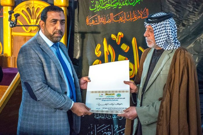 نائب الأمينُ الخاص لمِرقد العَلويَّة الطاهرة السَيَّدة شَريفة بَنتُ الإمامُ الحَسن المجُتبى(عليهما السلام) يكرم خدمة المواكب الحسينية.