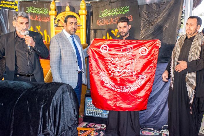 نائب الأمينُ الخاص لمِرقد العَلويَّة الطاهرة السَيَّدة شَريفة بَنتُ الإمامُ الحَسن المجُتبى(عليهما السلام) يكرم خدمة المواكب الحسينية.