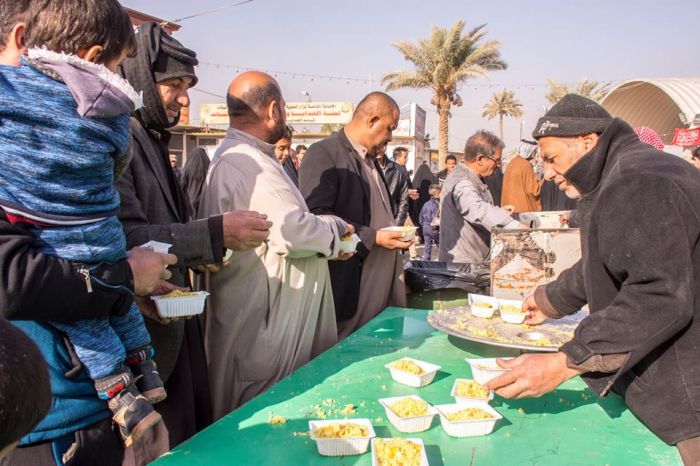 خدام المواكب الحسينية ينالون شرف الخدمة في مرقد العلوية شريفة بنت الحسن (ع)