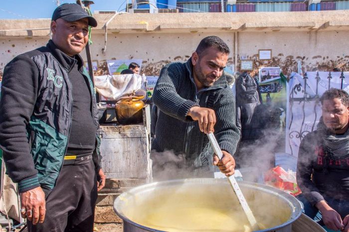 تستمر المواكب الحسينية بخدمة زائري طبيبة المعلولين وسيدة الشفاء العلوية الطاهرة السَيَّدة شَريفة بنت الإمامُ الحَسن المجتبى(عليهما السلام)