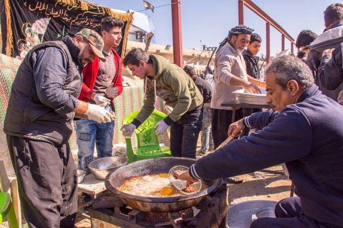 تستمر المواكب الحسينية بخدمة زائري طبيبة المعلولين وسيدة الشفاء العلوية الطاهرة السَيَّدة شَريفة بنت الإمامُ الحَسن المجتبى(عليهما السلام)