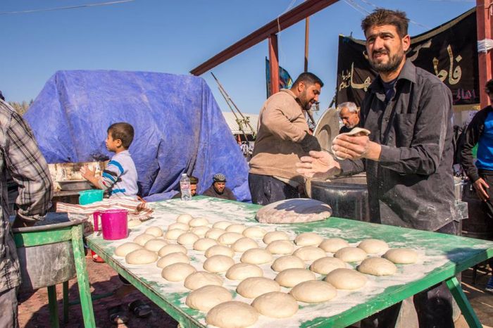تستمر المواكب الحسينية بخدمة زائري طبيبة المعلولين وسيدة الشفاء العلوية الطاهرة السَيَّدة شَريفة بنت الإمامُ الحَسن المجتبى(عليهما السلام)