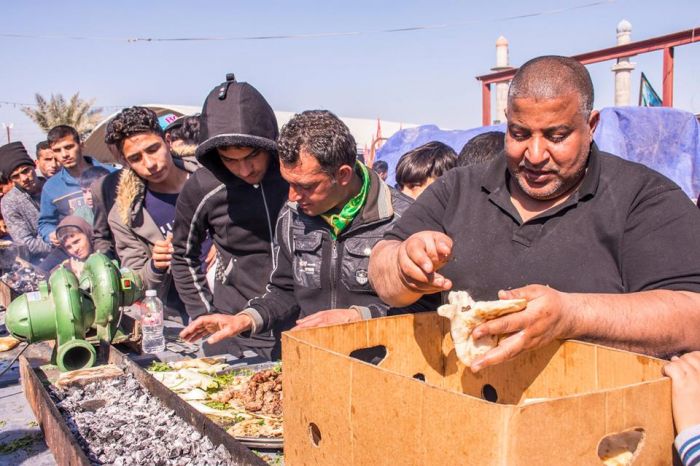 تستمر المواكب الحسينية بخدمة زائري طبيبة المعلولين وسيدة الشفاء العلوية الطاهرة السَيَّدة شَريفة بنت الإمامُ الحَسن المجتبى(عليهما السلام)