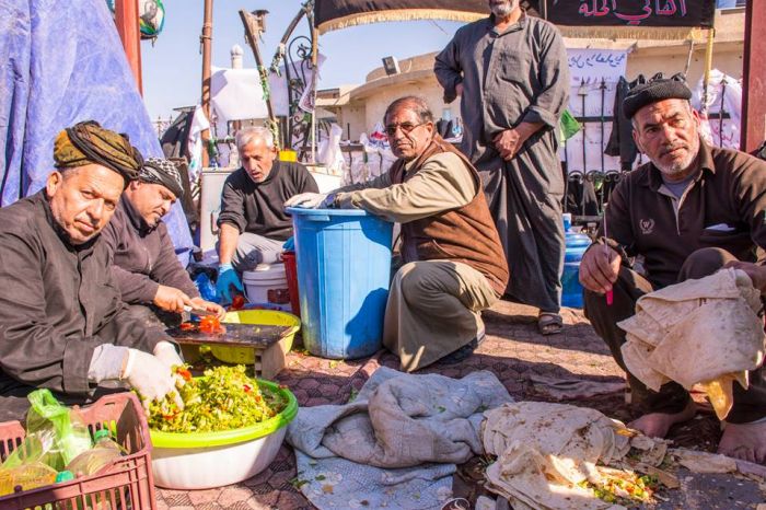 تستمر المواكب الحسينية بخدمة زائري طبيبة المعلولين وسيدة الشفاء العلوية الطاهرة السَيَّدة شَريفة بنت الإمامُ الحَسن المجتبى(عليهما السلام)