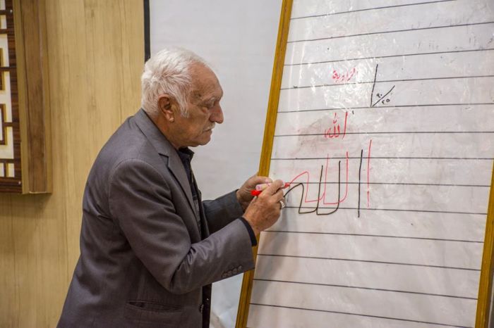 الأمانة الخاصة لمرقد العلوية شريفة (سَلامُ الله عليها) تقيم دورة لتعليم الخط العربيَّ.