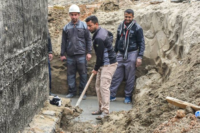 مد شبكة أنابيب لسحب ورفع المياه الجوفية