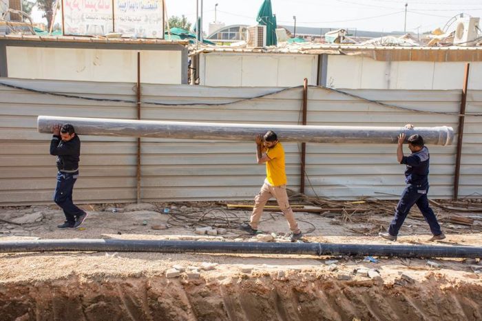 مد شبكة أنابيب لسحب ورفع المياه الجوفية