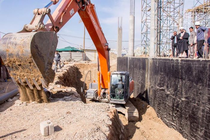 دفن جوانب السرداب المحيطة بالجدران .