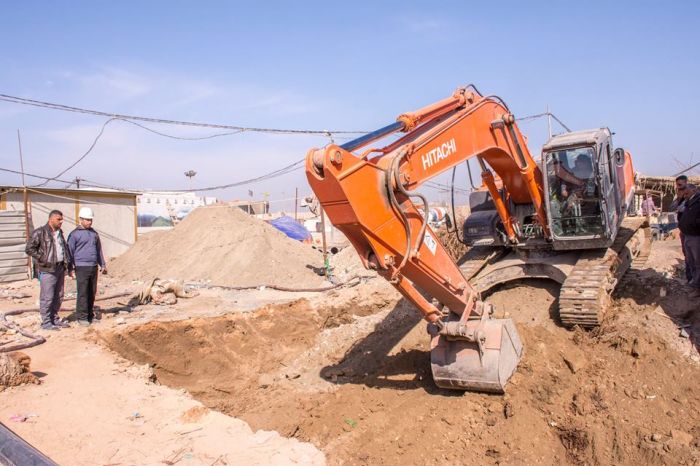 دفن جوانب السرداب المحيطة بالجدران .