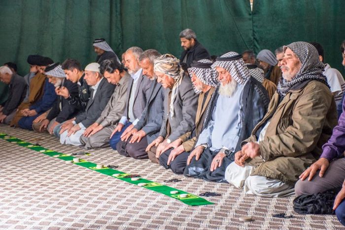 صلاة الجماعة العِبادية في مرقد العلوية شريفة بنت الإمامُ الحَسن المُجتبى (عليهما السلام )