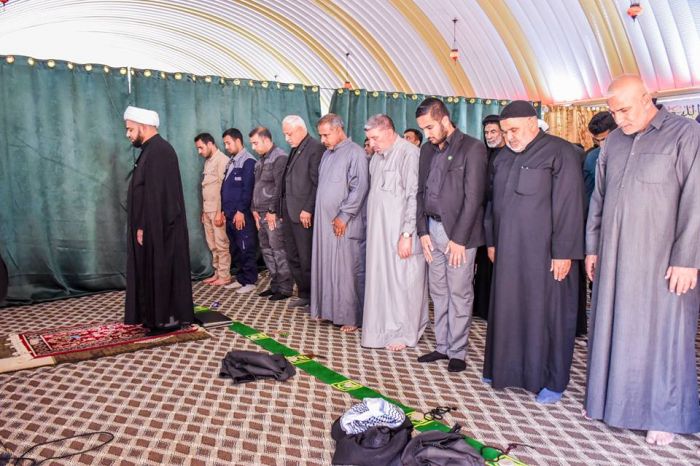 اقيمت صلاة الجماعة المباركة في الصحن الشريف بأمامة سماحة الشيخ رؤوف الفتلاويَّ ( دام توفيقه )
