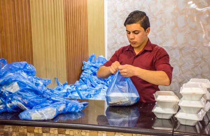 مضيف سبط النبي المجتبى يستضيف زائرين أبنته العلوية شريفة (عليها السلام)