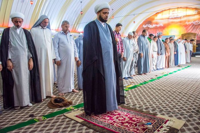 صلاة الجماعة العِبادية في مرقد العلوية شريفة بنت الإمامُ الحَسن المُجتبى (عليهما السلام )