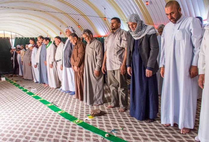 صلاة الجماعة العِبادية في مرقد العلوية شريفة بنت الإمامُ الحَسن المُجتبى (عليهما السلام )
