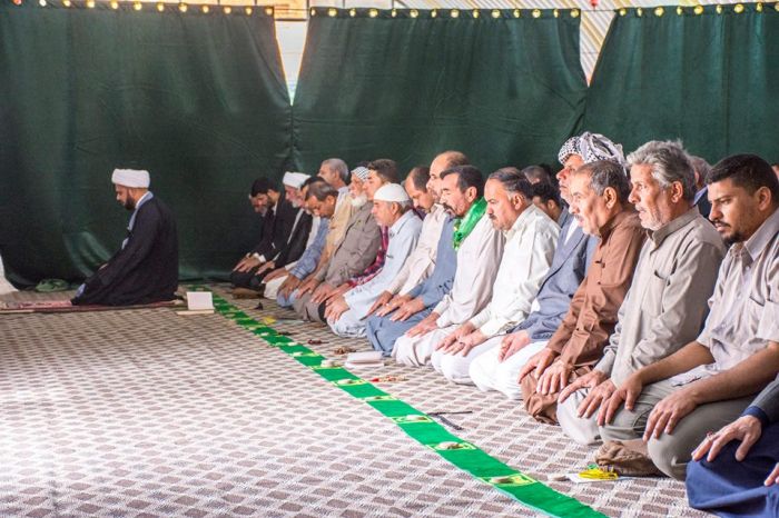 صلاة الجماعة العِبادية في مرقد العلوية شريفة بنت الإمامُ الحَسن المُجتبى (عليهما السلام )