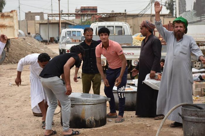 خدام المواكب الحسينية ينالون شرف الخدمة في مرقد العلوية شريفة بنت الحسن (ع)
