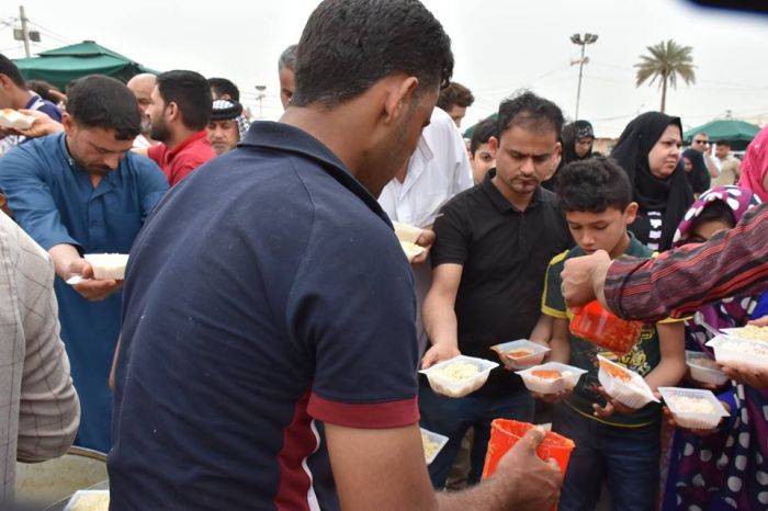 خدام المواكب الحسينية ينالون شرف الخدمة في مرقد العلوية شريفة بنت الحسن (ع)