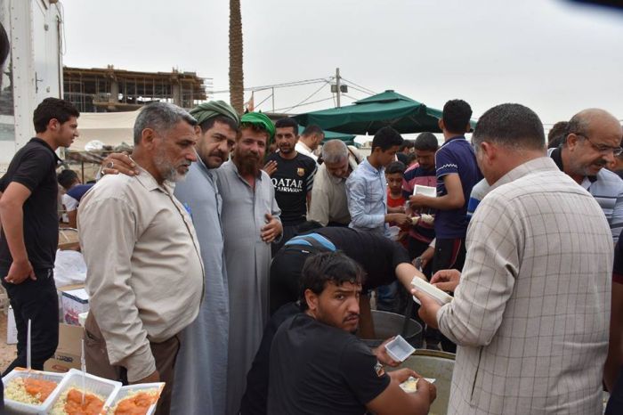 خدام المواكب الحسينية ينالون شرف الخدمة في مرقد العلوية شريفة بنت الحسن (ع)