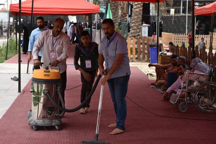 عشرات المتطوعين يشاركون بخدمة زوار العلوية الطاهرة شريفة بنت الامام الحسن (عليهما السلام)