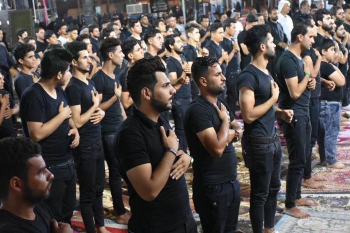 من جوار المرقد المطهر للعلوية شريفة بنت الحسن (عليهما السلام)، المؤمنون يُحيون ليلة القدر الأولى وليلة جرح الإمام علي (ع)