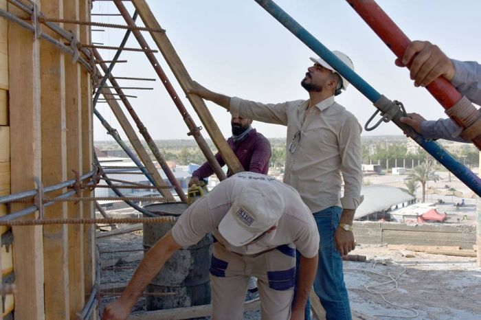 صب عنق القبة الشريفة لمرقد العلوية الطاهرة الشريفة بنت الإمام الحسن المجتبى (عليهما السلام)