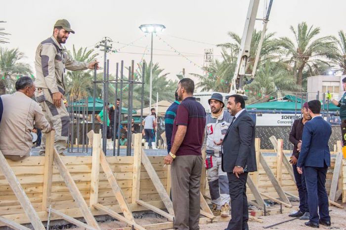 صب اسس مساحة الخاصة للرواق الأمامي للحرم الشريف.