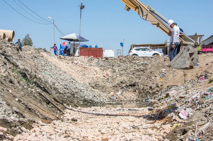 فرش طبقة الجلمود في المبزل المحاذي للمرقد الشريف .
