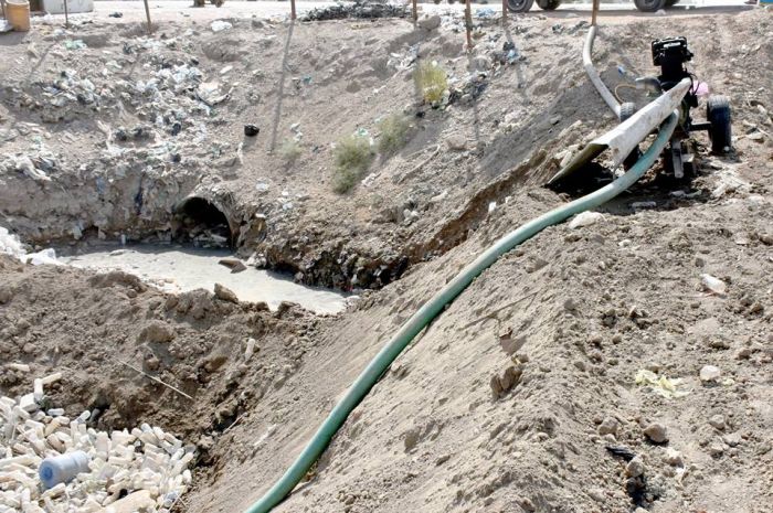 الكوادر الهندسية تستكمل اعمال دفن المبزل المحاذي للمرقد الشريف .