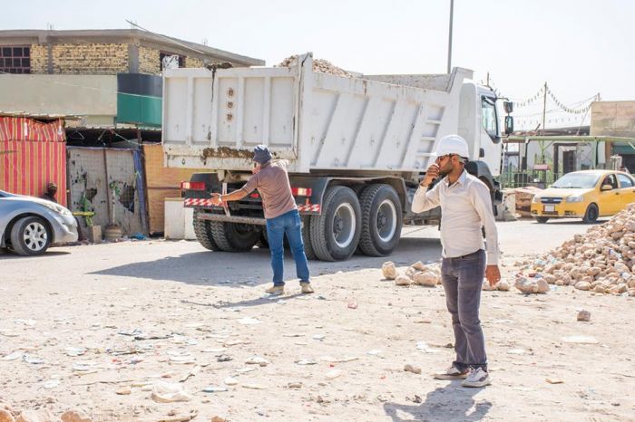 دفن المبزل المحاذي للمرقد الشريف بعد اكمال تأسيس ومد شبكة الانابيب وعمل فتحات منافذ المياة بين الانابيب .