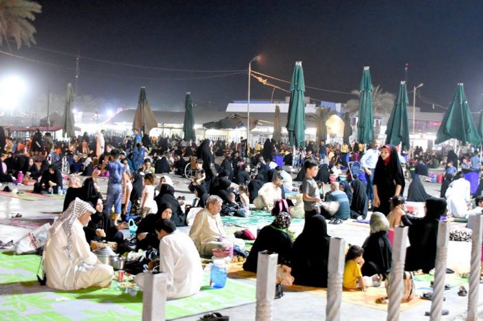 حركة الزائرين ليلاً - مرقد العلوية شريفة بنت الامام الحسن المجتبى (عليهما السلام).