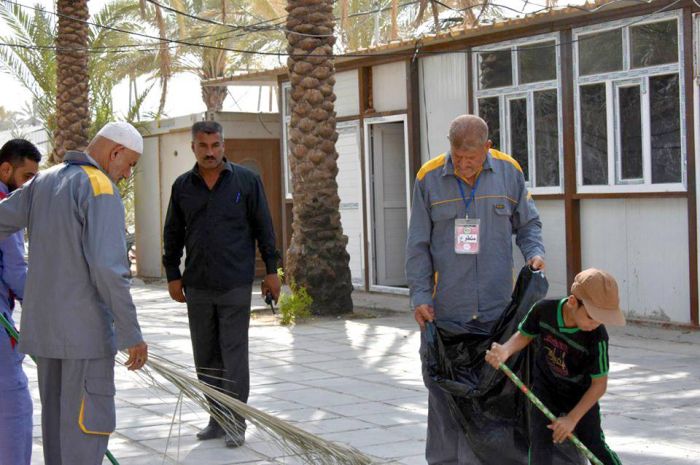 عشرات المتطوعين يشاركون بخدمة زوار العلوية الطاهرة شريفة بنت الامام الحسن (عليهما السلام)