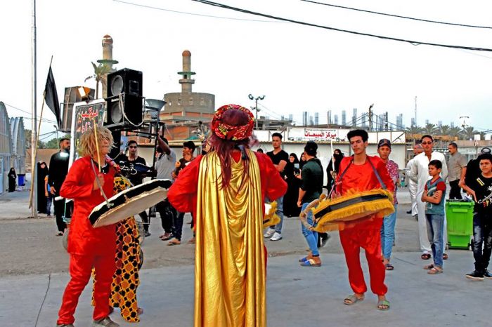 الامانة الخاصة للمرقد الطاهر تستقبل المواكب الحسينية المعزية لسيد الشهداء .