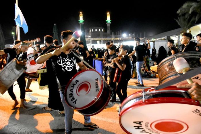 الامانة الخاصة تستقبل المواكب الحسينية المعزية .