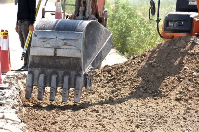 الشعبة الهندسية تباشر بأعمالها لوضع جهاز الكشف عن المواد المتفجرة.