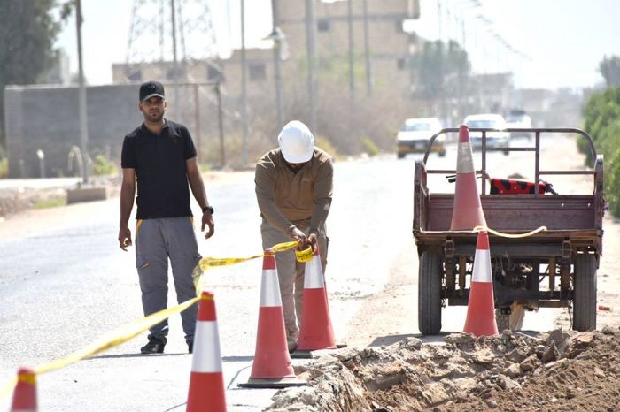 الشعبة الهندسية تباشر بأعمالها لوضع جهاز الكشف عن المواد المتفجرة.