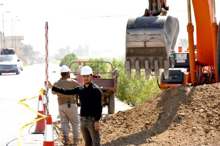 الشعبة الهندسية تباشر بأعمالها لوضع جهاز الكشف عن المواد المتفجرة.