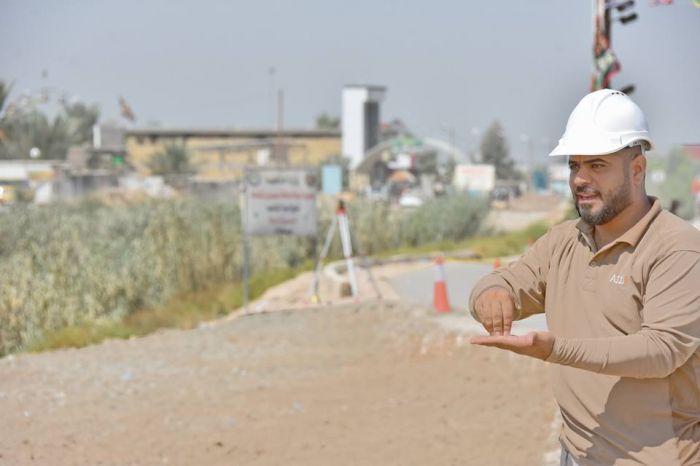 الشعبة الهندسية تباشر بأعمالها لوضع جهاز الكشف عن المواد المتفجرة.