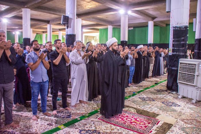 صلاة الجماعة العِبادية في مرقد العلوية شريفة بنت الإمامُ الحَسن المُجتبى (عليهما السلام )