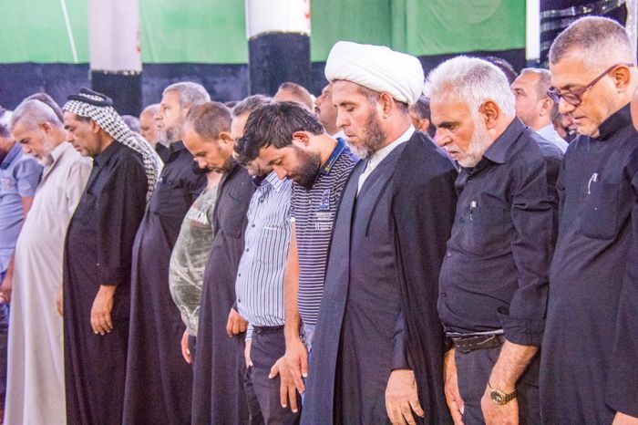 صلاة الجماعة العِبادية في مرقد العلوية شريفة بنت الإمامُ الحَسن المُجتبى (عليهما السلام )