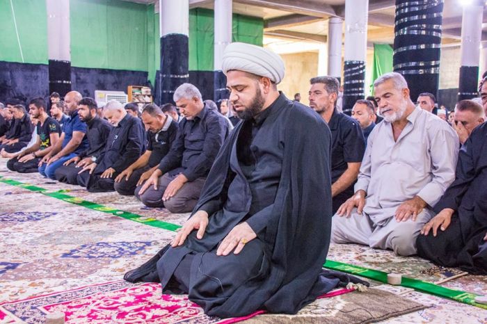 صلاة الجماعة العِبادية في مرقد العلوية شريفة بنت الإمامُ الحَسن المُجتبى (عليهما السلام )