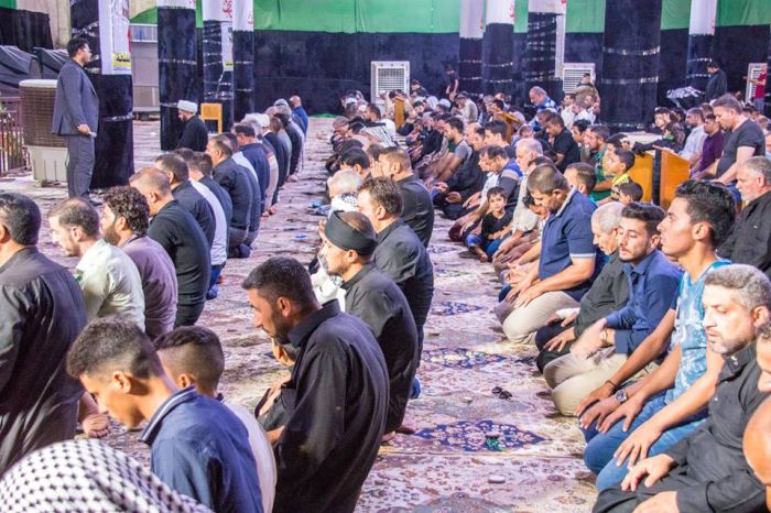 صلاة الجماعة العِبادية في مرقد العلوية شريفة بنت الإمامُ الحَسن المُجتبى (عليهما السلام )