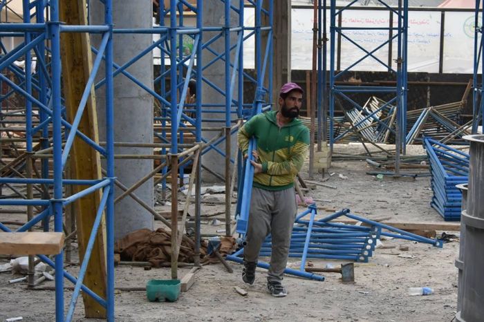 استمرار العمل في الاروقة الامامية وغيرها