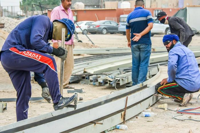 استمرار شركة وهج الرعد بأعمال الهيكل الحديدي للقبة الداخلية للمرقد الشريف