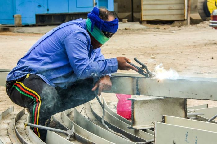 استمرار شركة وهج الرعد بأعمال الهيكل الحديدي للقبة الداخلية للمرقد الشريف
