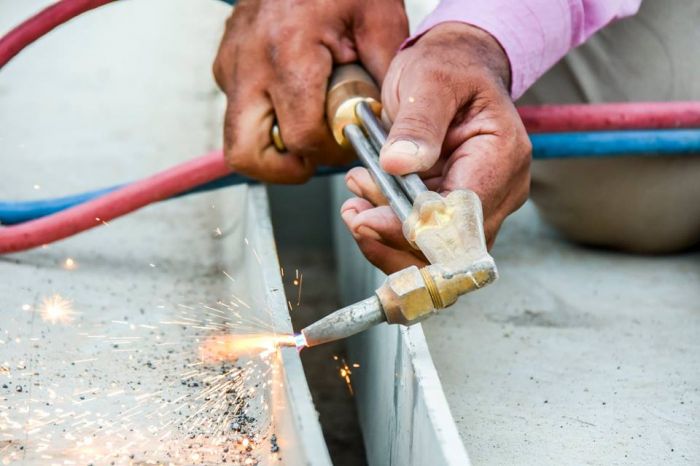 استمرار شركة وهج الرعد بأعمال الهيكل الحديدي للقبة الداخلية للمرقد الشريف